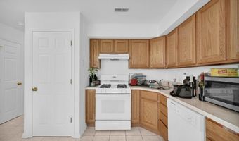 2 Port Royal Dr 4, Alloway, NJ 07462