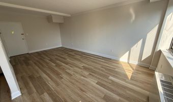 4390 LORCOM Ln 810, Arlington, VA 22207