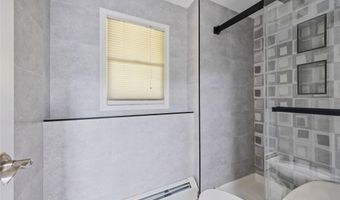 8 Dunn Rd, Airmont, NY 10952