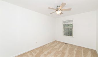 2 VILLAGE Ct, Audubon, NJ 08106
