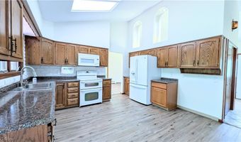 1305 Garrison Rd, Ashtabula, OH 44004