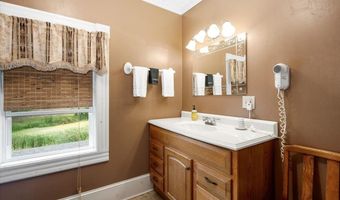 5 Greenhouse Ln, Bradford, NH 03221