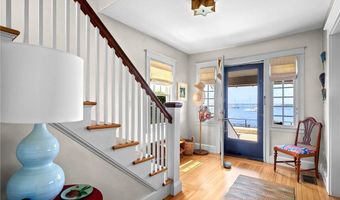 115 Washington St, Newport, RI 02840