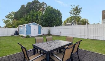 1 Adelaide Ave, Bristol, RI 02809