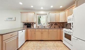 801 Pine Dr, Angola, IN 46703