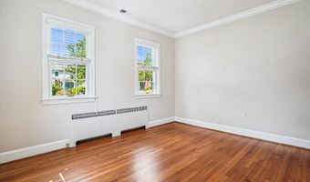 121 S FENWICK St, Arlington, VA 22204