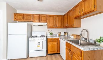 10 East St 207, Cranston, RI 02920