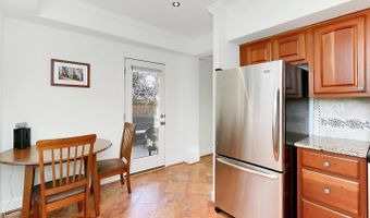 1113 N PITT St #1A, Alexandria, VA 22314