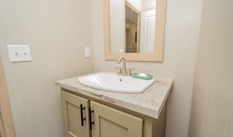 3 Back Rd, Abbot, ME 04406