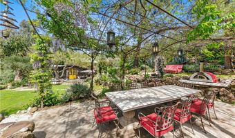 29012 Crags Dr, Agoura Hills, CA 91301
