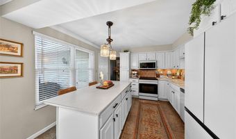 693 Rustic Valley Dr, Ballwin, MO 63021