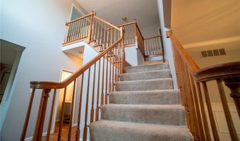 570 Castle Ridge Dr, Ballwin, MO 63021