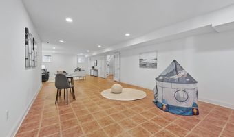 5517 MCKINLEY St, Bethesda, MD 20817