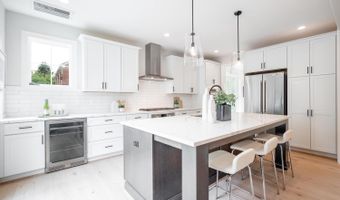 2119 N HARRISON St, Arlington, VA 22205