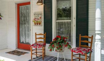 920 Grove St, Baldwin City, KS 66006