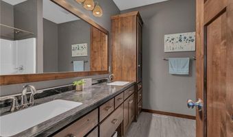932 Waters Edge Cir, Avon, MN 56310