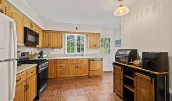 13 Provost Dr, Airmont, NY 10901