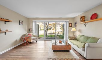 624 Peninsula Ct, Ann Arbor, MI 48105