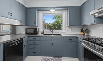 2015 E COLLEGE Ave, Appleton, WI 54915