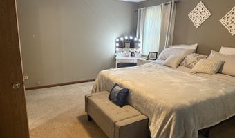 1525 Teri Ln, Algonquin, IL 60102