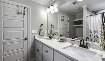 730 Sawgrass Lakes Dr, Brandon, MS 39042