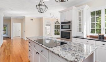 4 Christopher Dr, Lincoln, RI 02865
