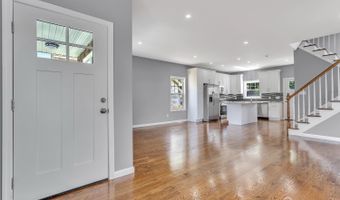 65 Bayview St, Aberdeen, NJ 07721