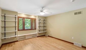 5870 Persimmon Dr, Fitchburg, WI 53711