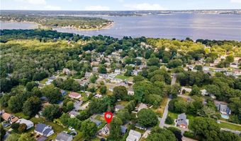 33 Wapping Dr, Bristol, RI 02809