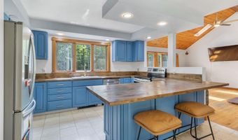 314 Wentworth Rd, Brookfield, NH 03872