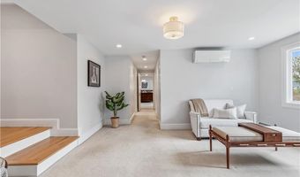 101 County Rd, Barrington, RI 02806