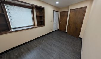 305 E 38th St, Anderson, IN 46013