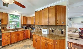 46 Channing Rd, Narragansett, RI 02882