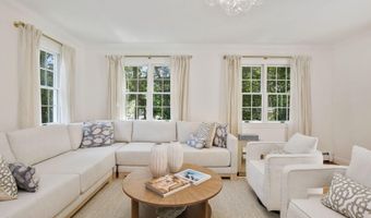 11 Pond Pl, Cos Cob, CT 06807