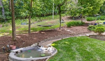 884 Village Brook Ct, Ballwin, MO 63021