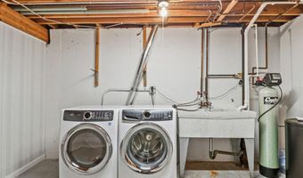 1602 Golden Oak Ln, Madison, WI 53711