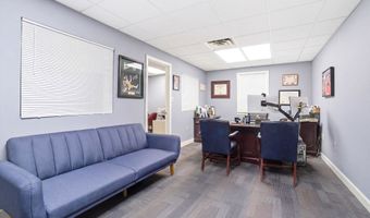 8 Chestnut Dr, Bedford, NH 03110