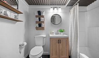 16 Rhodes Ave, Aleppo, PA 15143