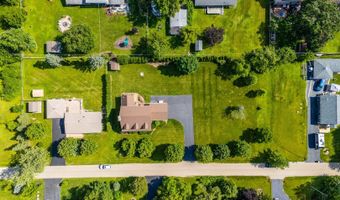 22205 W PINEVIEW Dr, Antioch, IL 60002