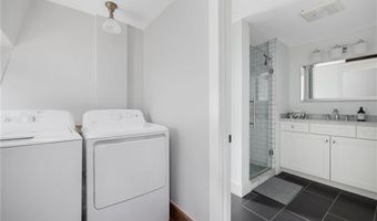 24 Barney St, Newport, RI 02840