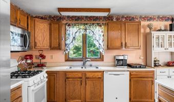 52 Singleton Rd, Chaplin, CT 06235