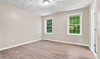 17 Ostend St, Johnston, RI 02919