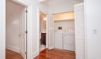1 Oakwood Ter 7, Newport, RI 02840