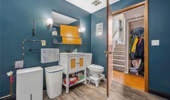 825 Valley Dr, Amherst, OH 44001