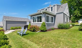 84 E North Water St, Algoma, WI 54201