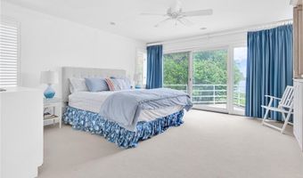 275 Boston Neck Rd, Narragansett, RI 02882