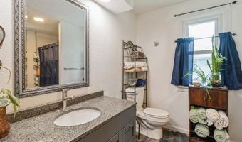 906 Grove St, Adel, IA 50003