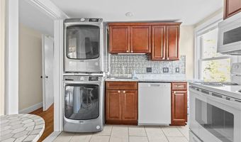 18 Rhode Island Ave 3, Newport, RI 02840