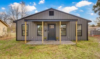 930 Porter Ave, Aurora, MO 65605