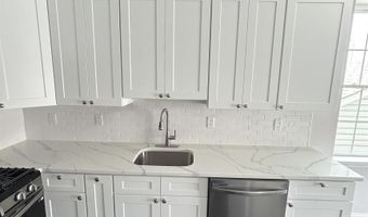 47 COTTAGE St, Bayonne, NJ 07002